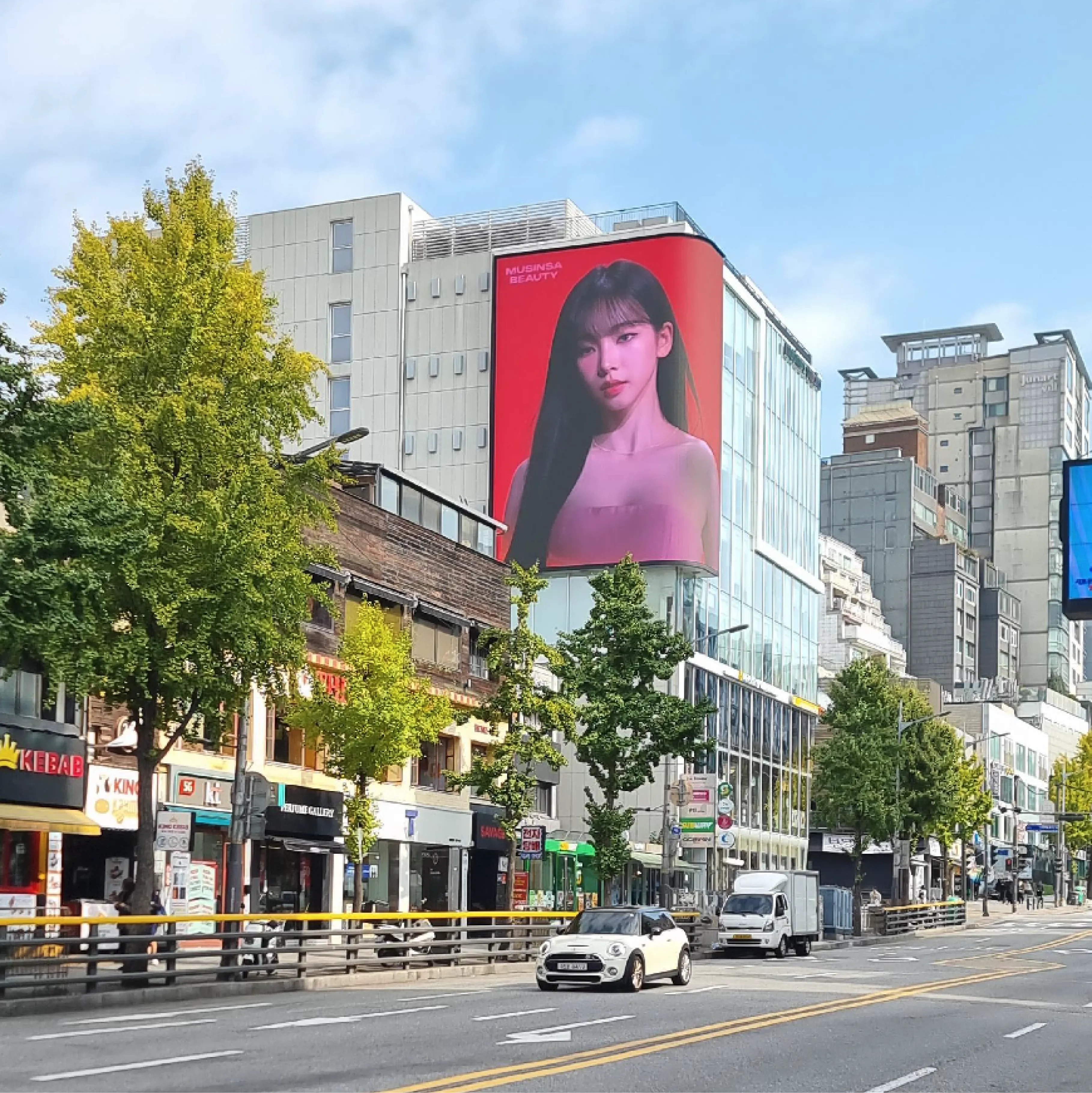 이태원 에비뉴빌딩 전광판